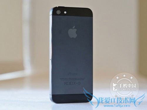 图为 苹果iPhone5 背面
