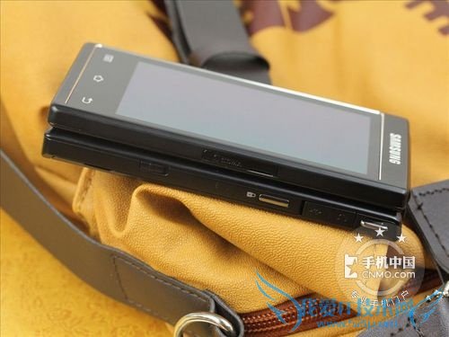图为 三星W999 侧面