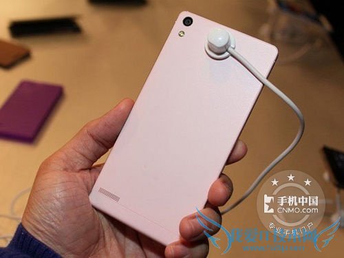 图为 华为P6 背面