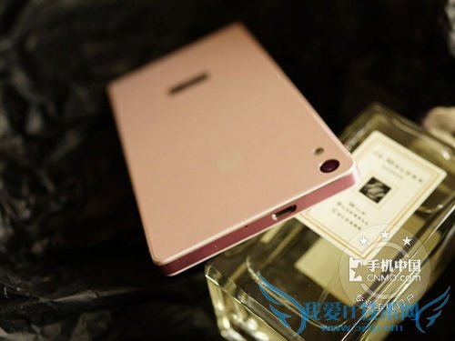 图为 华为P6 侧面