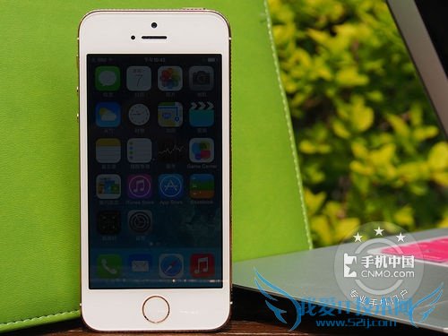 图为:苹果iPhone 5S(金色版)手机正面