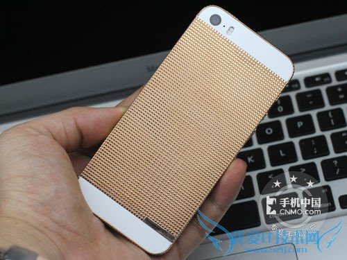 图为:苹果iPhone 5S(金色版)手机背面