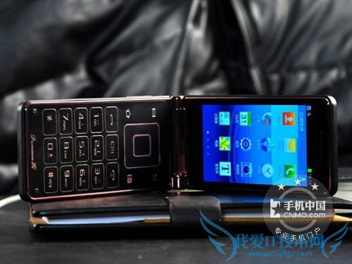 图为三星W2013 正面