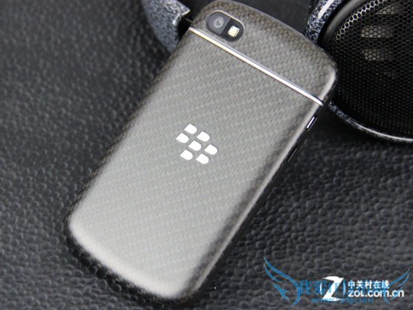 图为 黑莓Q10