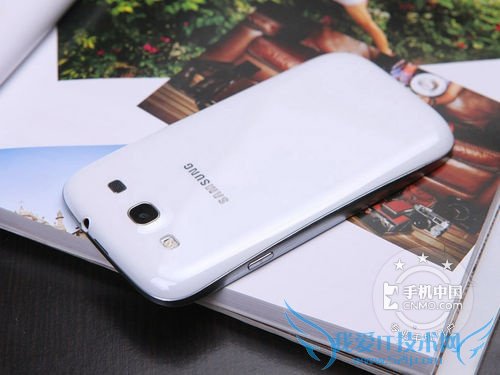 三星I9300 背面图