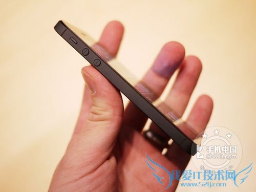 图为苹果iPhone 5 侧面