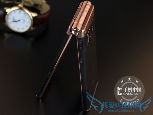 图为:三星W2014 手机