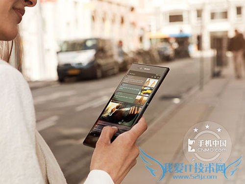 图为:索尼 XL39h 正面