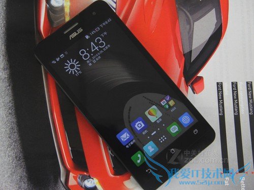 图为 华硕ZenFone 5
