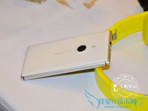 诺基亚Lumia 925 背面图