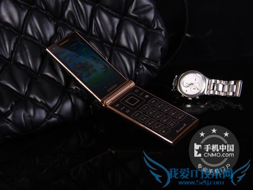 图为:三星W2014 手机