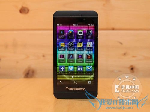 黑莓Z10 正面图
