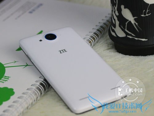 图为:红牛V5(电信3G版)手机背面