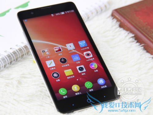 图为:红牛V5(电信3G版)手机正面