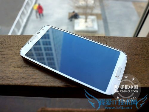 图为:三星 GALAXY S4 正面
