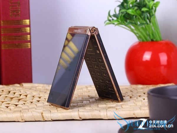 图为电信版三星W2014