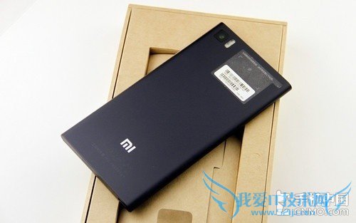 小米3(电信版)背面图