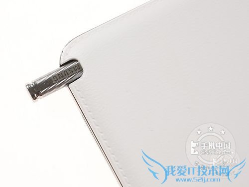 图为 三星P600 背面