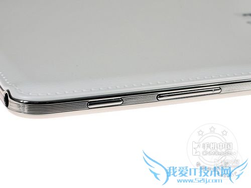 图为 三星P600 侧面