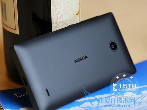 图为 诺基亚X 背面