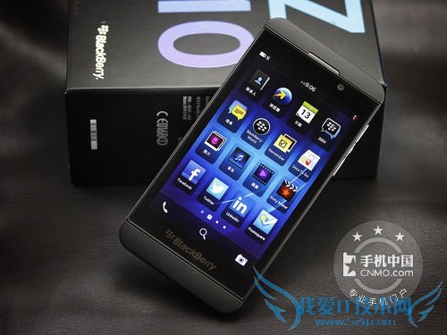 图为:黑莓z10正面