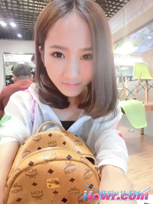 非诚勿扰9号女嘉宾李晓磊照片