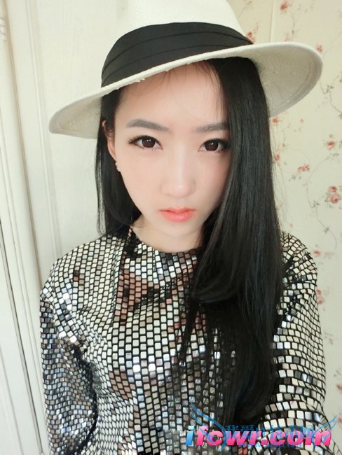 非诚勿扰9号女嘉宾李晓磊照片