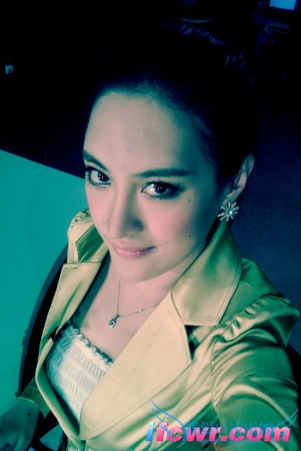 非诚勿扰12号女嘉宾方妮努尔照片