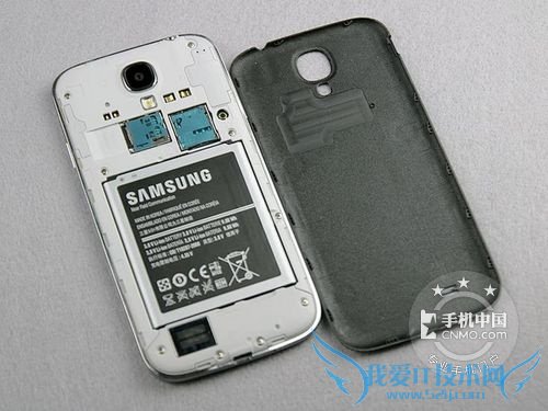 图为:三星I9500 手机背面