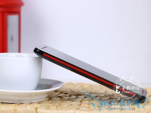 图为 HTC Butterfly S