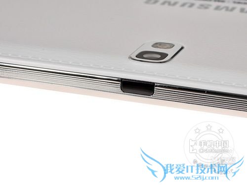 图为 三星P600 背面