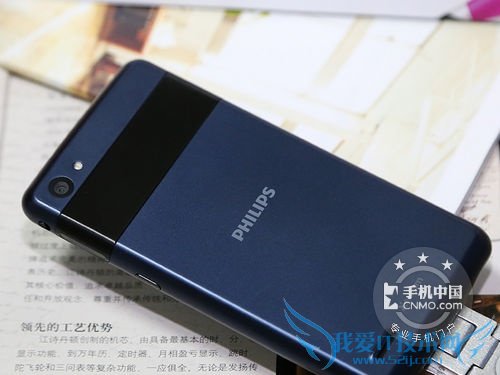 飞利浦W6618 背面