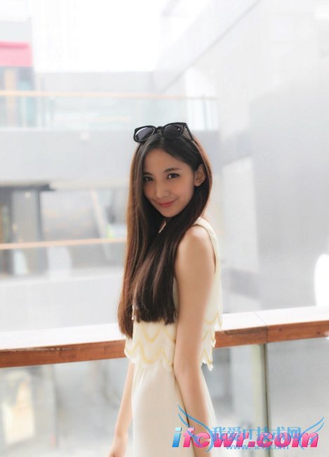 非诚勿扰6号女嘉宾黄胜楠照片