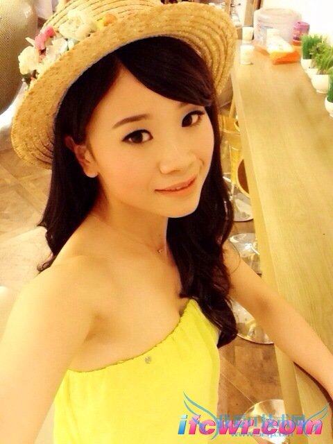 非诚勿扰5号女嘉宾易江玲照片