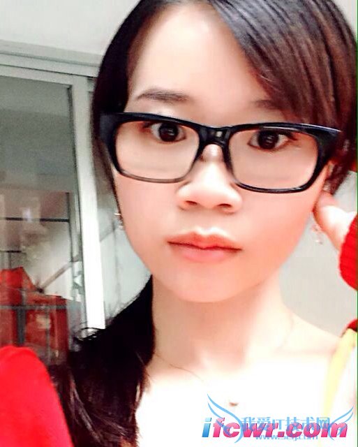 非诚勿扰5号女嘉宾易江玲照片