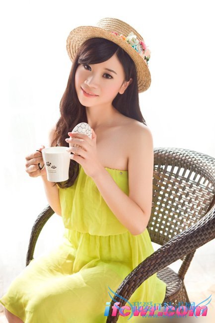 非诚勿扰5号女嘉宾易江玲照片