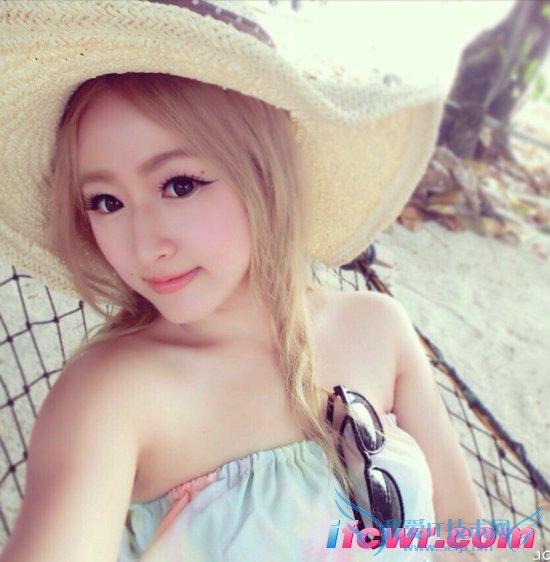 非诚勿扰24号女嘉宾何颖娇照片