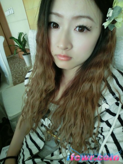 非诚勿扰24号女嘉宾何颖娇照片