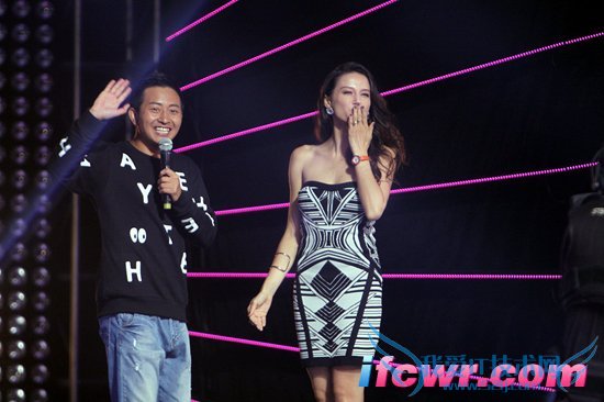 非诚勿扰4号女嘉宾珈琳娜照片