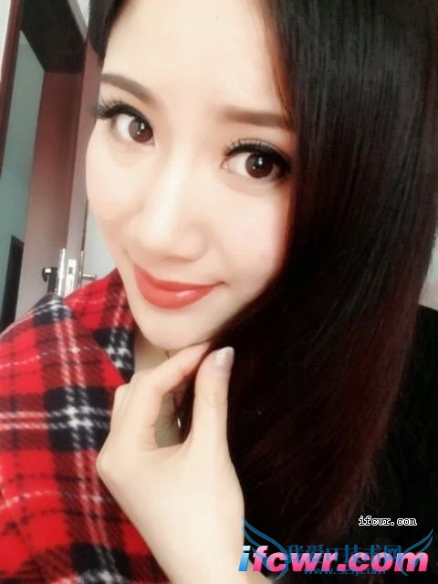 非诚勿扰21号女嘉宾刘晨露照片