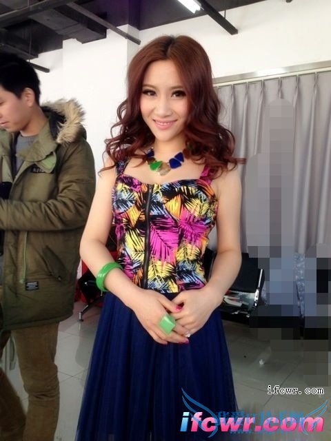 非诚勿扰21号女嘉宾刘晨露照片