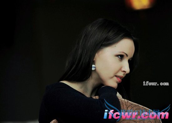 非诚勿扰8号女嘉宾伊人照片