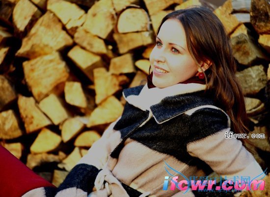 非诚勿扰8号女嘉宾伊人照片