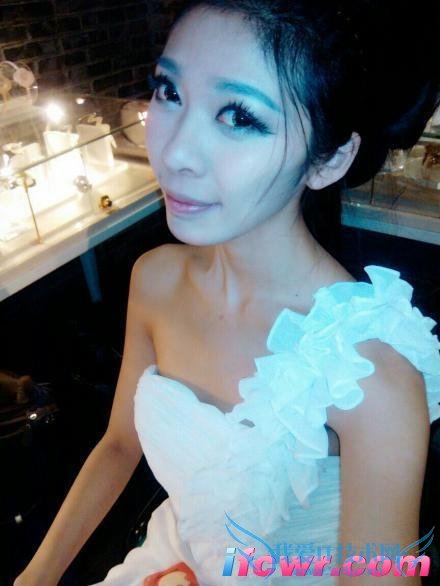 非诚勿扰17号女嘉宾叶亚馨照片