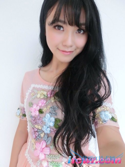 �ǳ�����Ů�α���ϼ��Ƭ