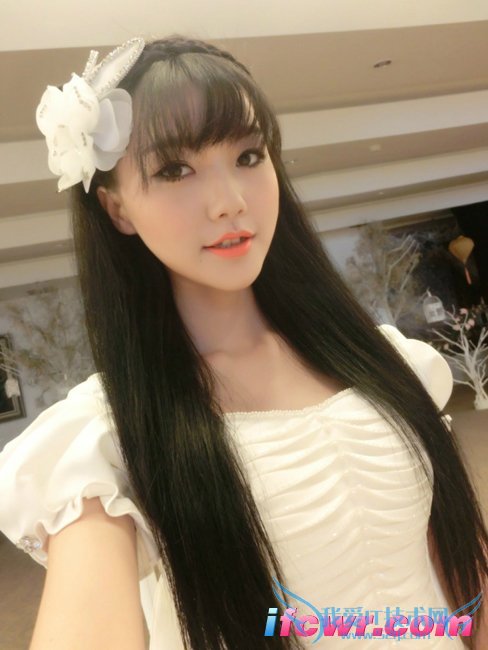 �ǳ�����Ů�α���ϼ��Ƭ