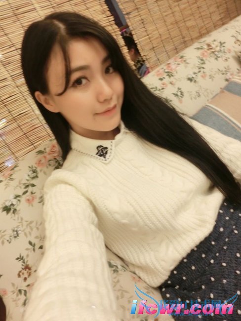 �ǳ�����Ů�α���ϼ��Ƭ