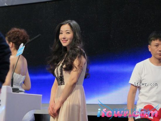 非诚勿扰12号女嘉宾李莉娜照片