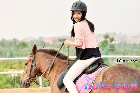 非诚勿扰12号女嘉宾李莉娜照片