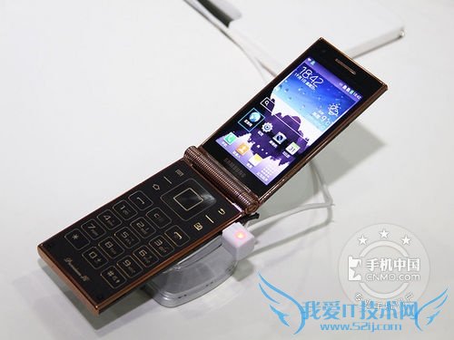 图为:三星W2014 手机